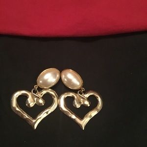 Pearl & Heart Gold tone vintage clip on earrings